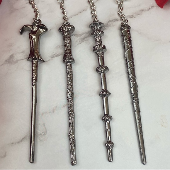 Harry Potter Hogwarts Magic Wand Keychain Charm - Picture 5 of 16